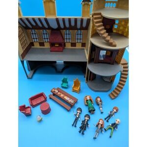 Wizarding World Magical Minis Hogwarts Castle Playset & 7 Figure Lot